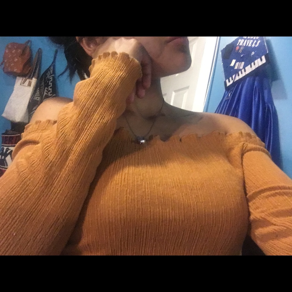 mustard brown tee